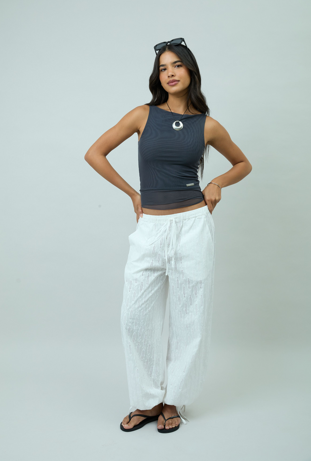 DOUBLE LAYER SLEEVELESS MESH TOP