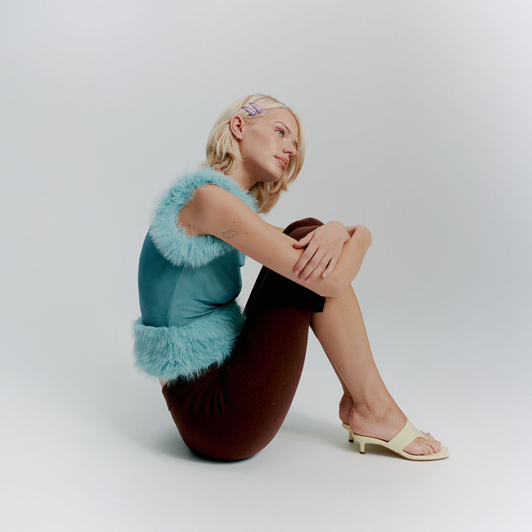 TIFFANY BLUE FUR TRIM SLEELEVESS SECOND SKIN TOP
