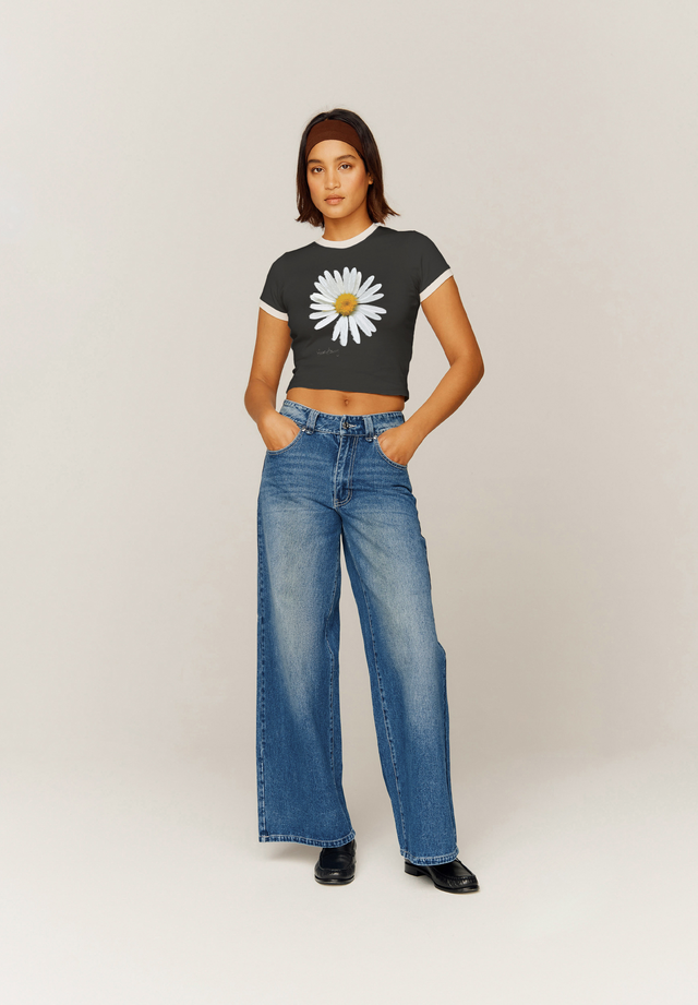THE DAISY TEE