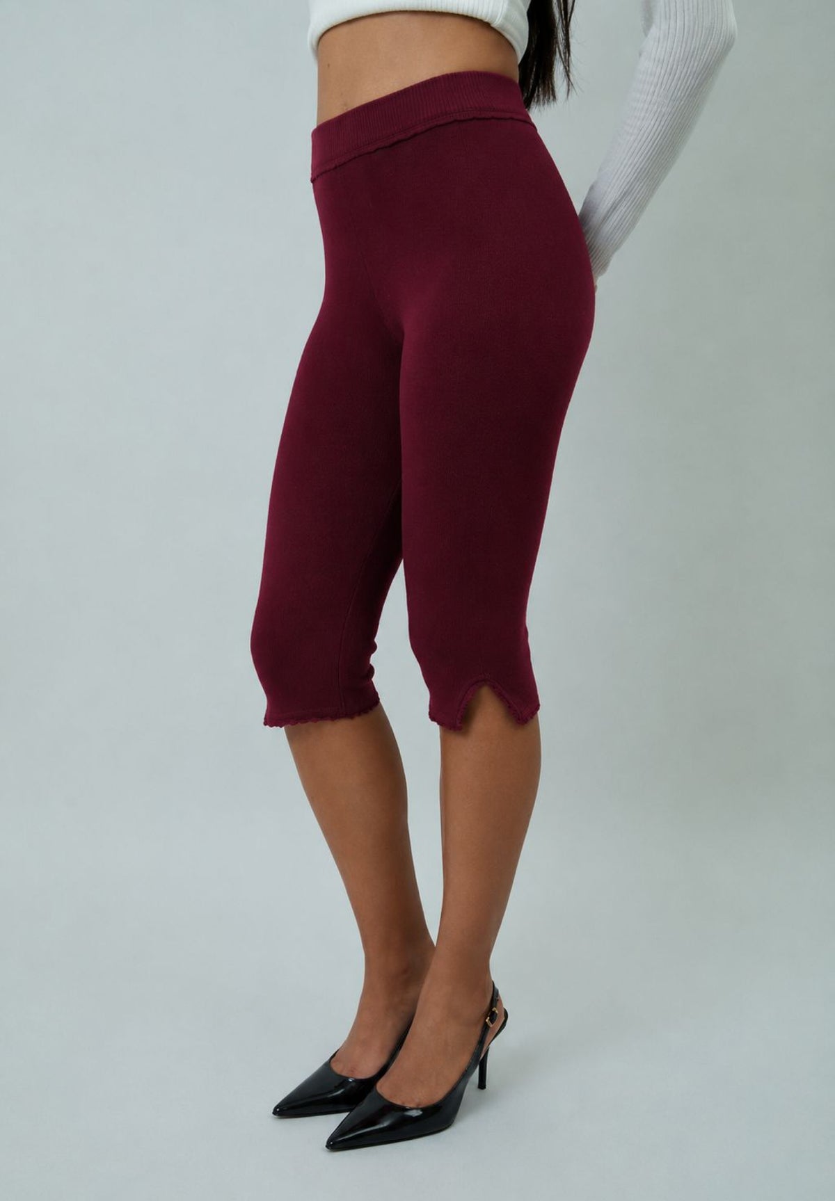 CHERRY KNITTED CAPRI LEGGINGS