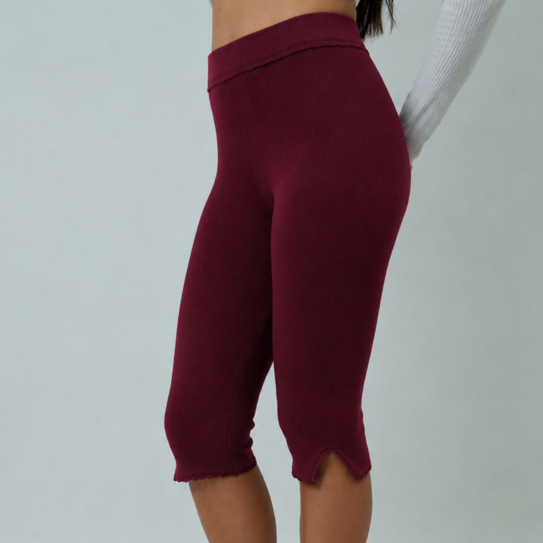 CHERRY KNITTED CAPRI LEGGINGS
