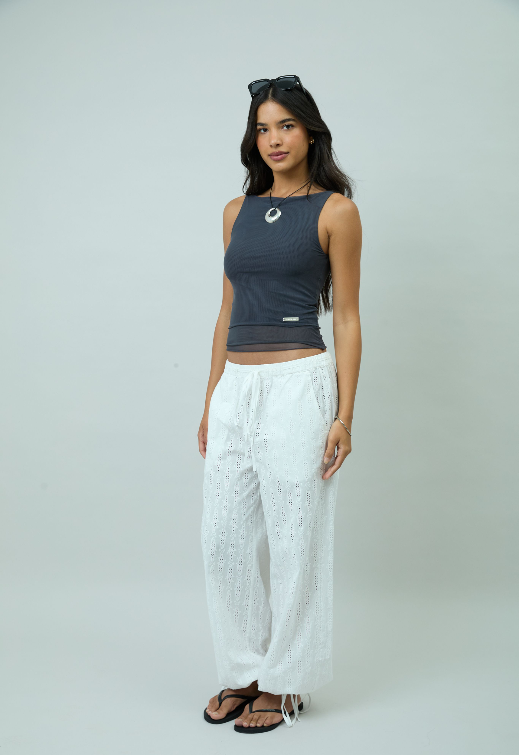 DOUBLE LAYER SLEEVELESS MESH TOP