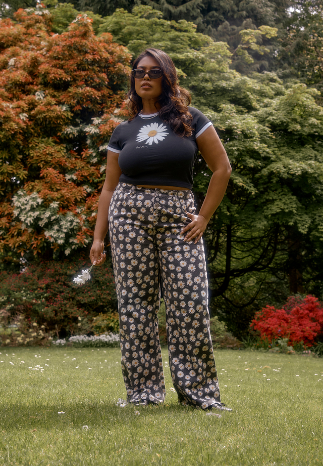 THE DAISY TEE