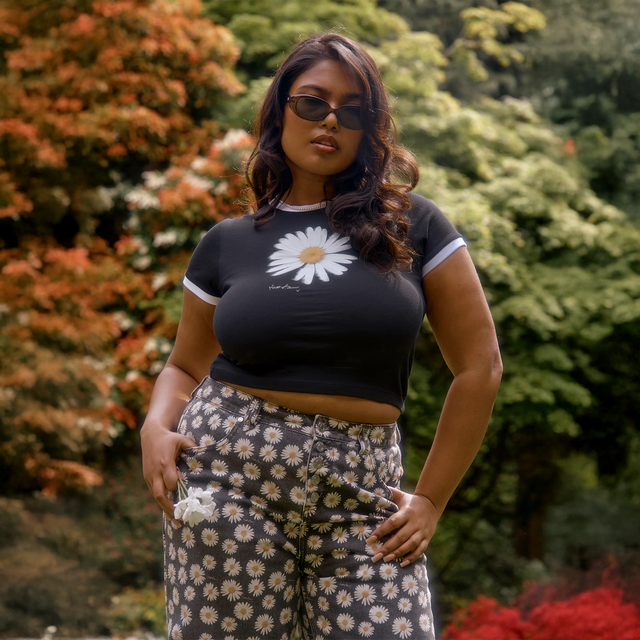 THE DAISY TEE